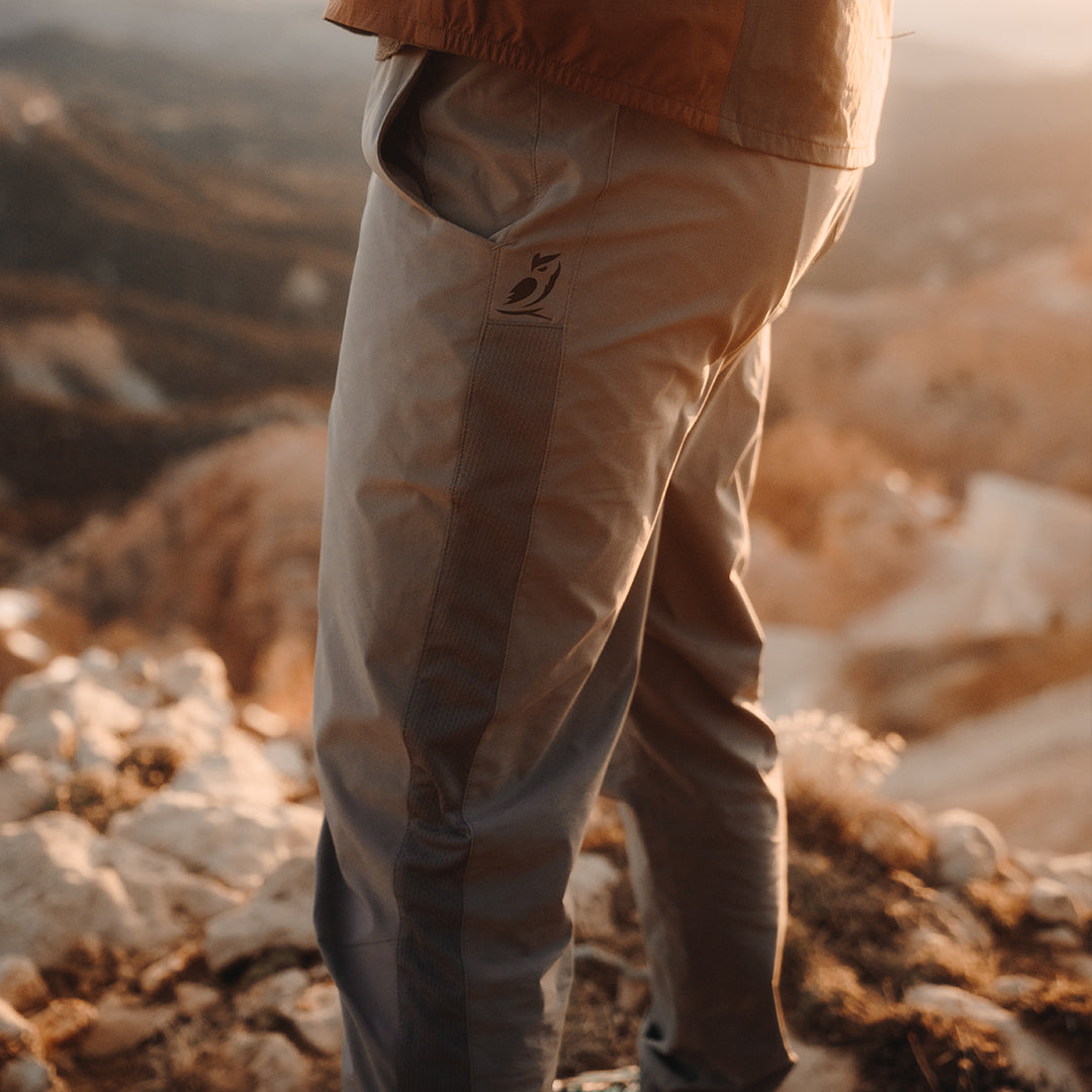 close side view of mesh ventilation on men's hiking pants