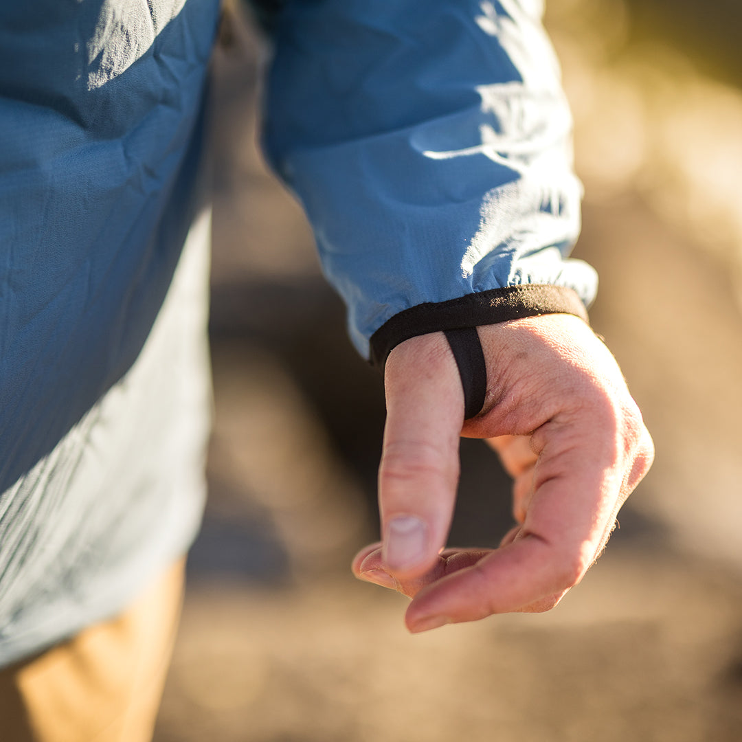 Thumb loops on sleeves on vario jacket